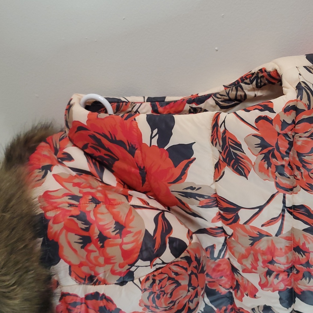 Offline By Aerie Floral Puffer Vest Size Med Faux Fur Trim Hood - Picture 10 of 12